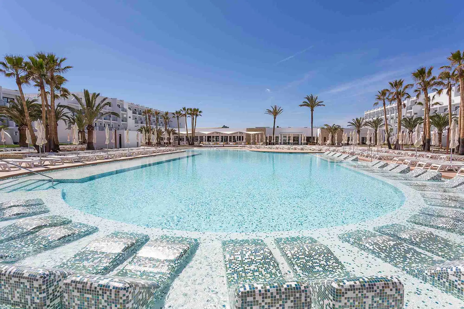 Grand-Palladium-White-Island-Resort-Spa3