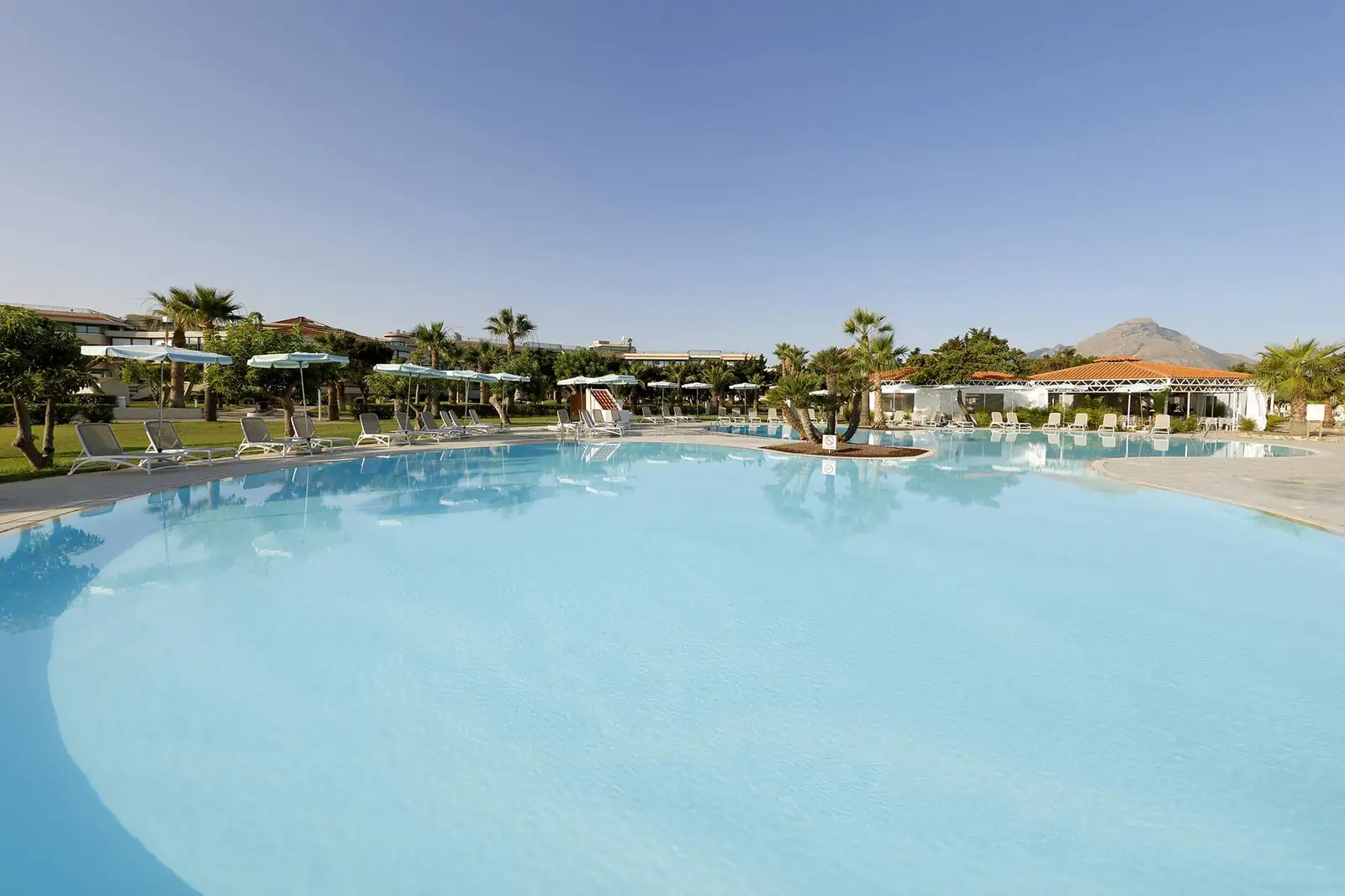 Grand-Palladium-Sicilia-Resort-Spa-Beach-Pool-3